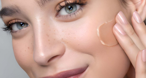 Beauty 2026, labbra glossy e skincare idratante dominano l�estate